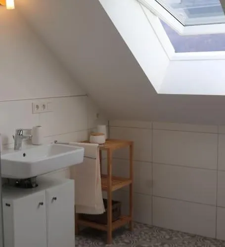 Helles Mit Balkon In Toplage! *